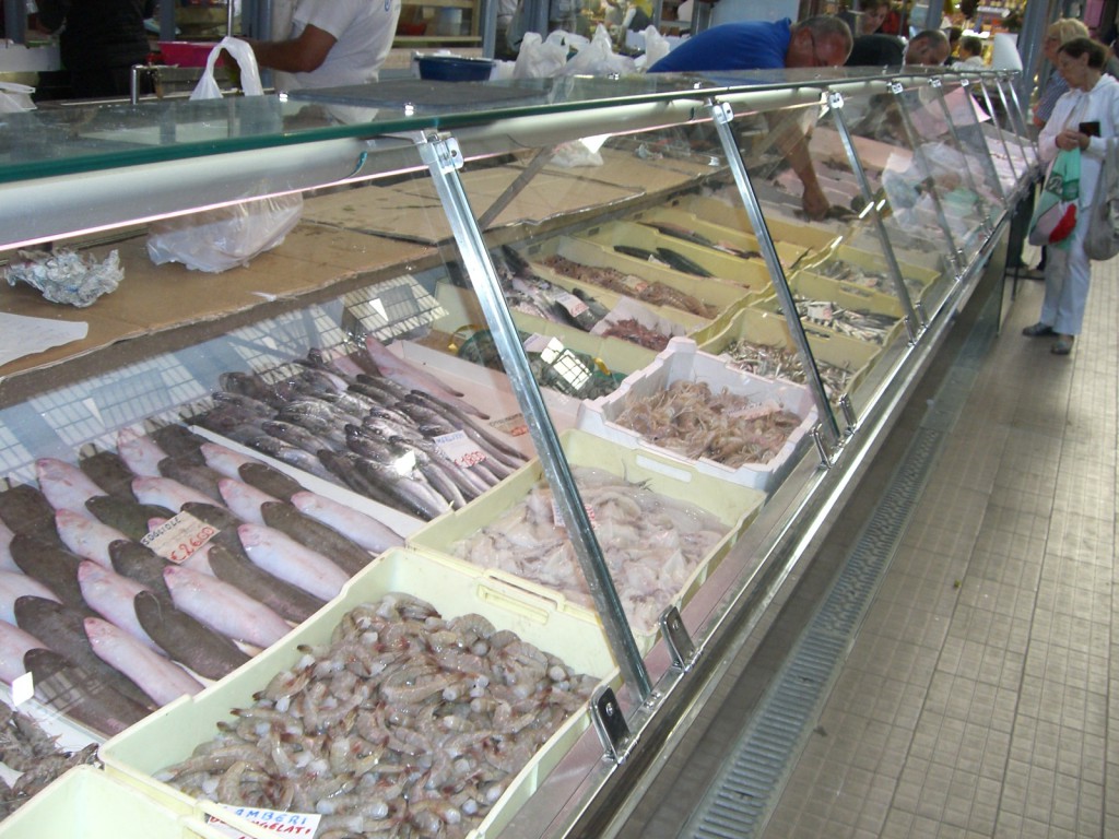 Ancona メルカートの魚屋