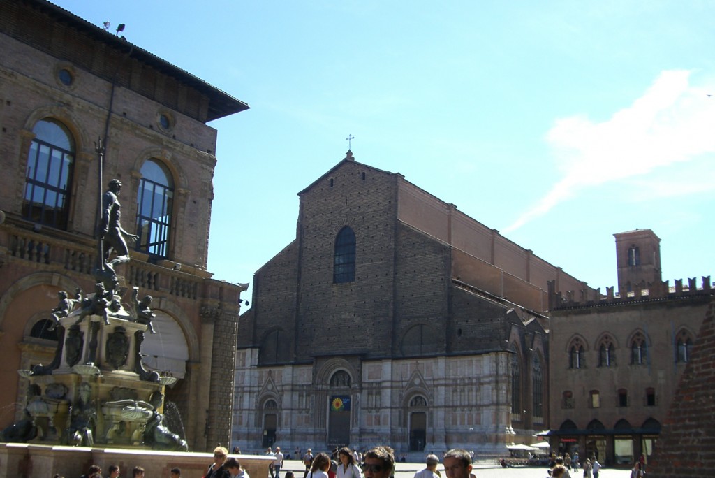 Bologna ネプチューンの噴水とサン・ペトロニオ聖堂
