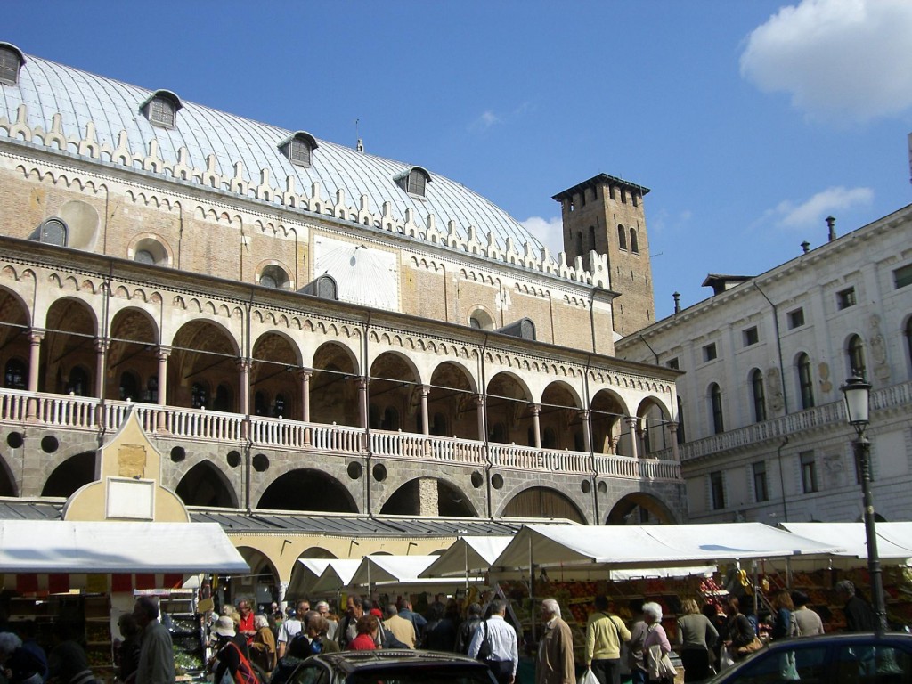 Padova エルベ広場とラジョーネ宮