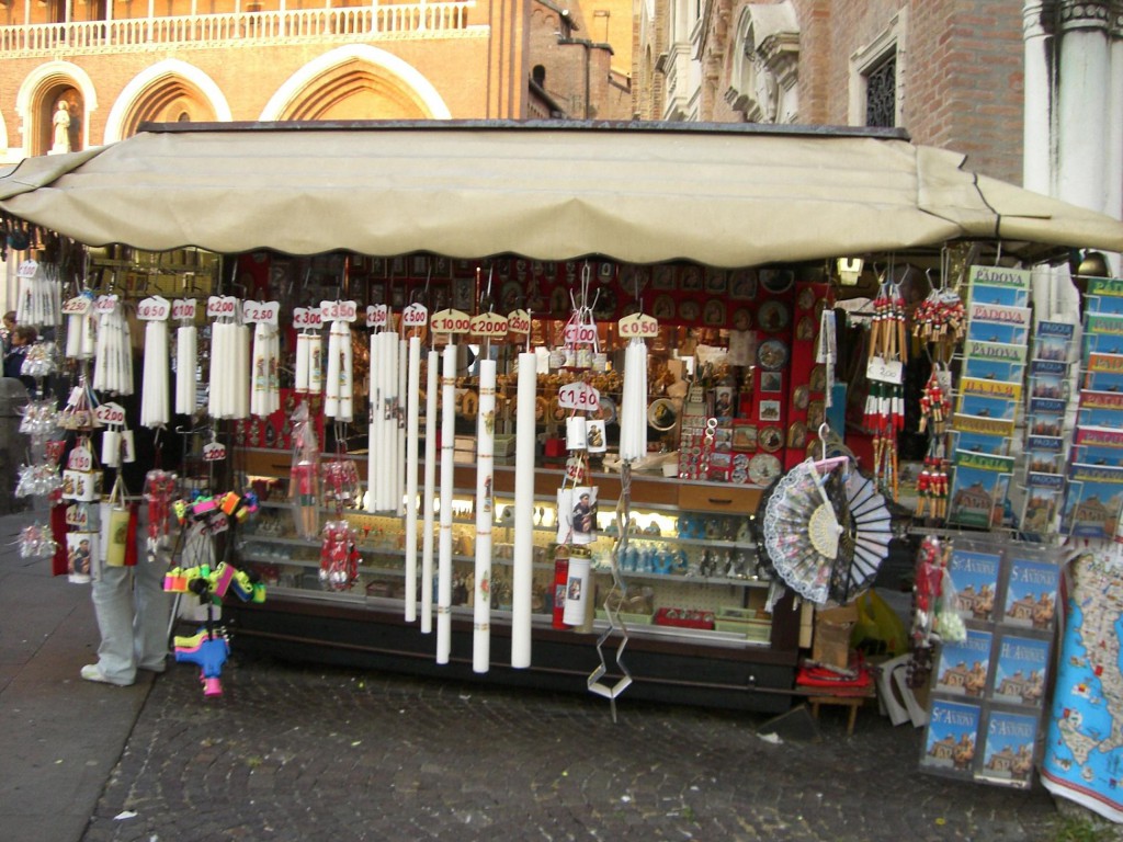 Padova サント広場の巡礼者向けの店