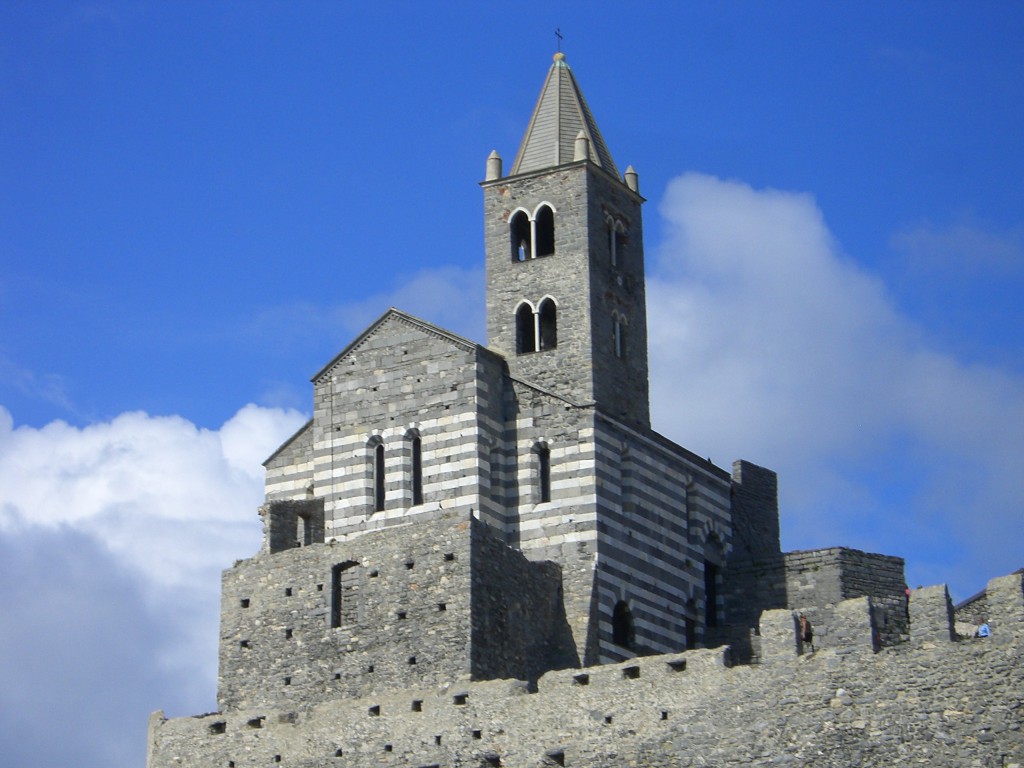 Portovenere フェリーから見上げたサン･ピエトロ教会