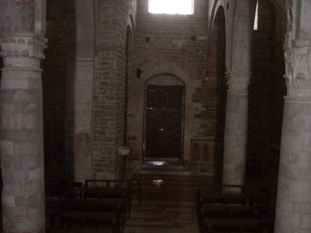 Bevagna サン・シルヴェストロ教会 内部