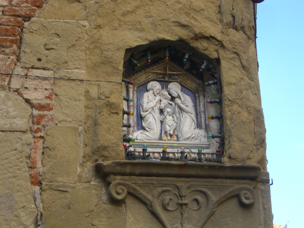 Sansepolcro 町の中にも聖母子像