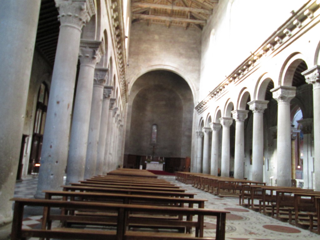 Viterbo サン・ロレンツォ聖堂 内部